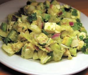Рецепт с фото: Салат с авокадо и чесночной заправкой.